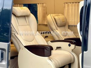 Xe Ford Transit Limousine 2022