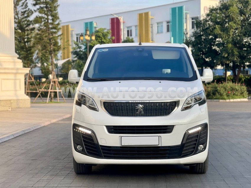 Peugeot Traveller Luxury 2019