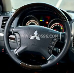 Xe Mitsubishi Pajero 3.0 4x4 AT 2016