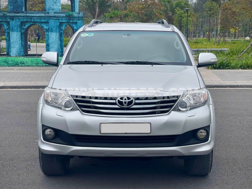 Toyota Fortuner 2.7V 4x4 AT 2013