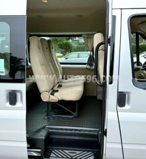 Xe Ford Transit SVP 2020