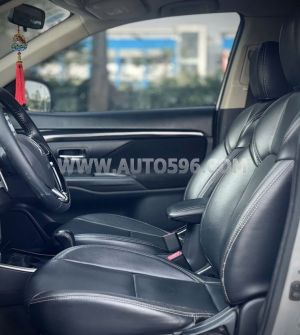 Xe Mitsubishi Outlander 2.0 CVT 2021