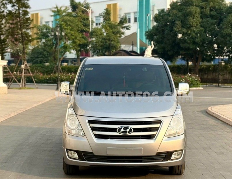 Hyundai Grand Starex 2.5 MT 2015