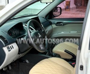 Xe Mitsubishi Pajero Sport D 4x2 MT 2016