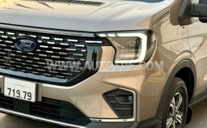 Xe Ford Transit Premium 2024