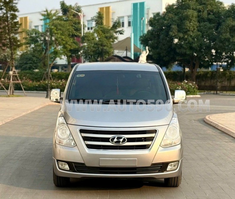 Hyundai Grand Starex 2.5 MT 2015