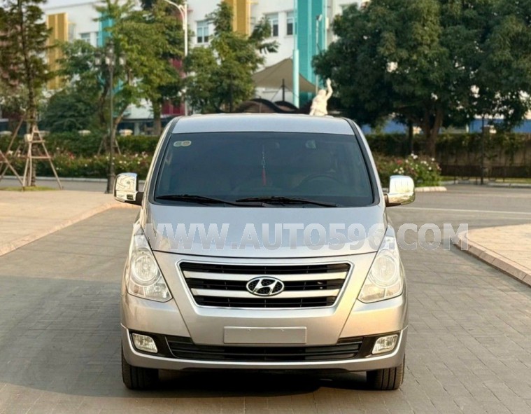 Hyundai Grand Starex 2.5 MT 2015