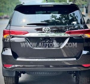 Xe Toyota Fortuner 2.7V 4x2 AT 2017