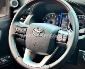 Xe Toyota Fortuner 2.7V 4x2 AT 2017