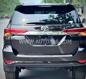 Xe Toyota Fortuner 2.7V 4x2 AT 2017