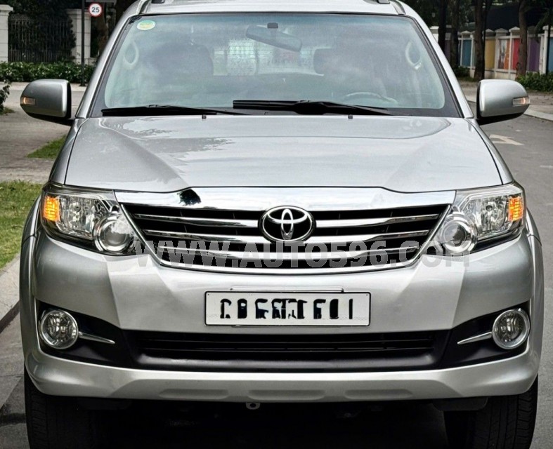 Toyota Fortuner 2.7V 4x2 AT 2015