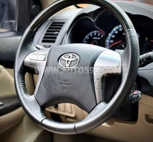Xe Toyota Fortuner 2.7V 4x2 AT 2015