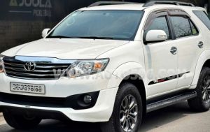 Xe Toyota Fortuner TRD Sportivo 4x2 AT 2015