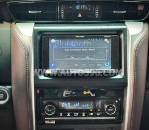 Xe Toyota Fortuner 2.7V 4x2 AT 2017