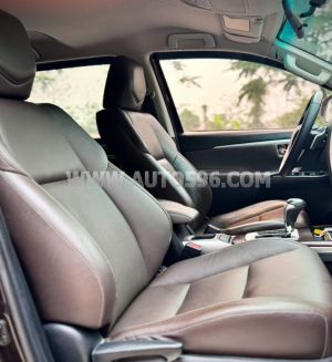 Xe Toyota Fortuner 2.7V 4x2 AT 2017
