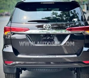 Xe Toyota Fortuner 2.7V 4x2 AT 2017