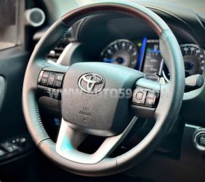 Xe Toyota Fortuner 2.7V 4x2 AT 2017