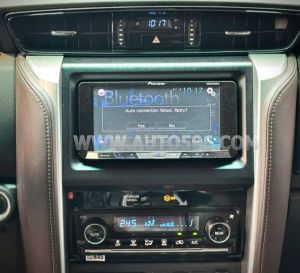 Xe Toyota Fortuner 2.7V 4x2 AT 2017