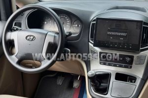 Xe Hyundai Grand Starex 2.5 MT 2017