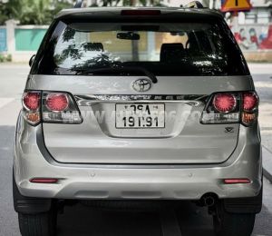 Xe Toyota Fortuner 2.7V 4x2 AT 2015