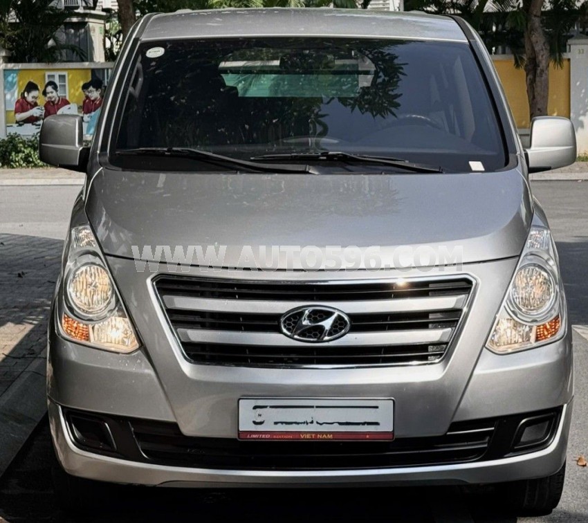 Hyundai Grand Starex Van 2.4 MT 2016